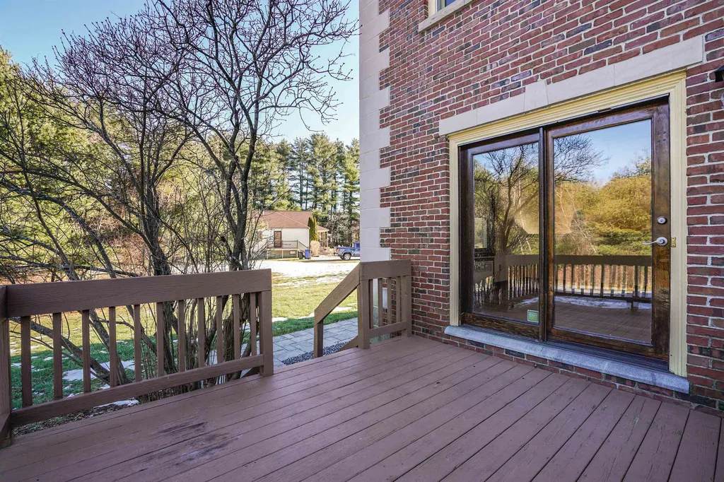 7b Cohas Terrace Londonderry NH 03053