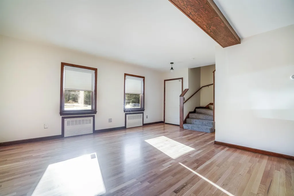 7b Cohas Terrace Londonderry NH 03053