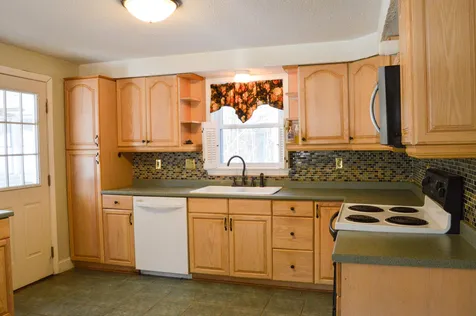 27 Langford Road Raymond NH 03077