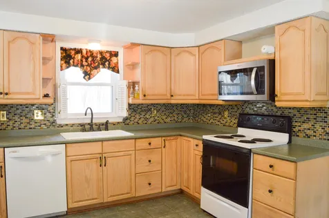 27 Langford Road Raymond NH 03077