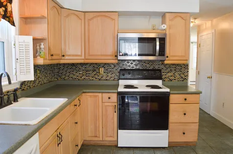 27 Langford Road Raymond NH 03077