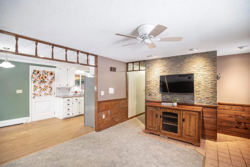 37 N Lowell Road Windham NH 03087