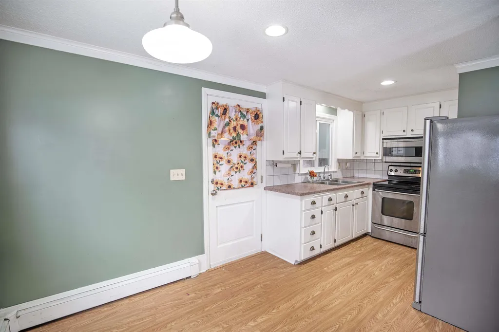 37 N Lowell Road Windham NH 03087