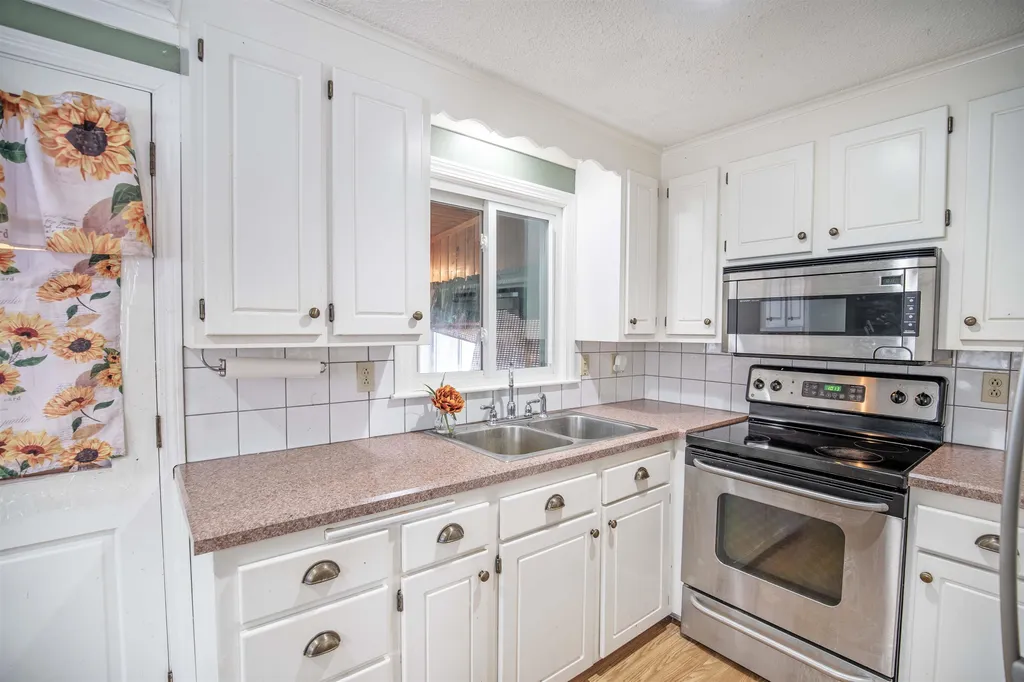 37 N Lowell Road Windham NH 03087