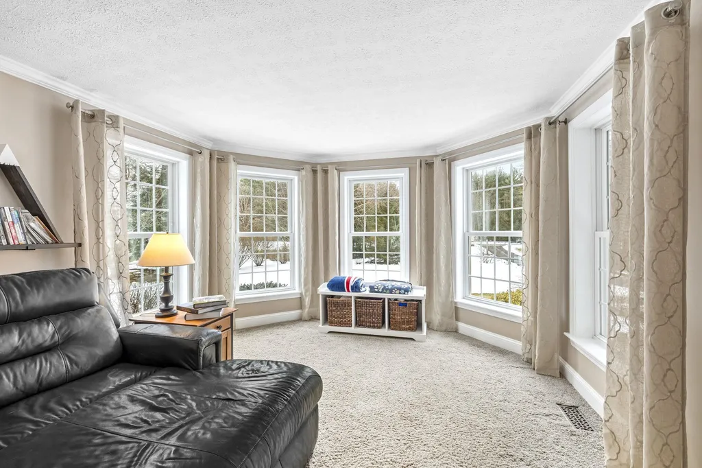 11 Carlisle Drive Litchfield NH 03052