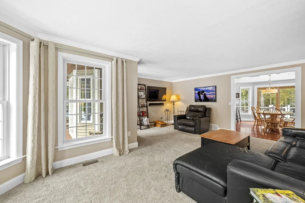 11 Carlisle Drive Litchfield NH 03052