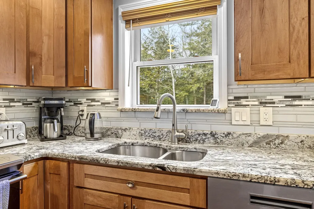 11 Carlisle Drive Litchfield NH 03052