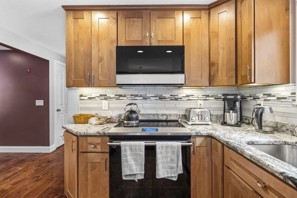 11 Carlisle Drive Litchfield NH 03052