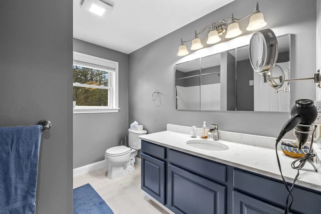 11 Carlisle Drive Litchfield NH 03052
