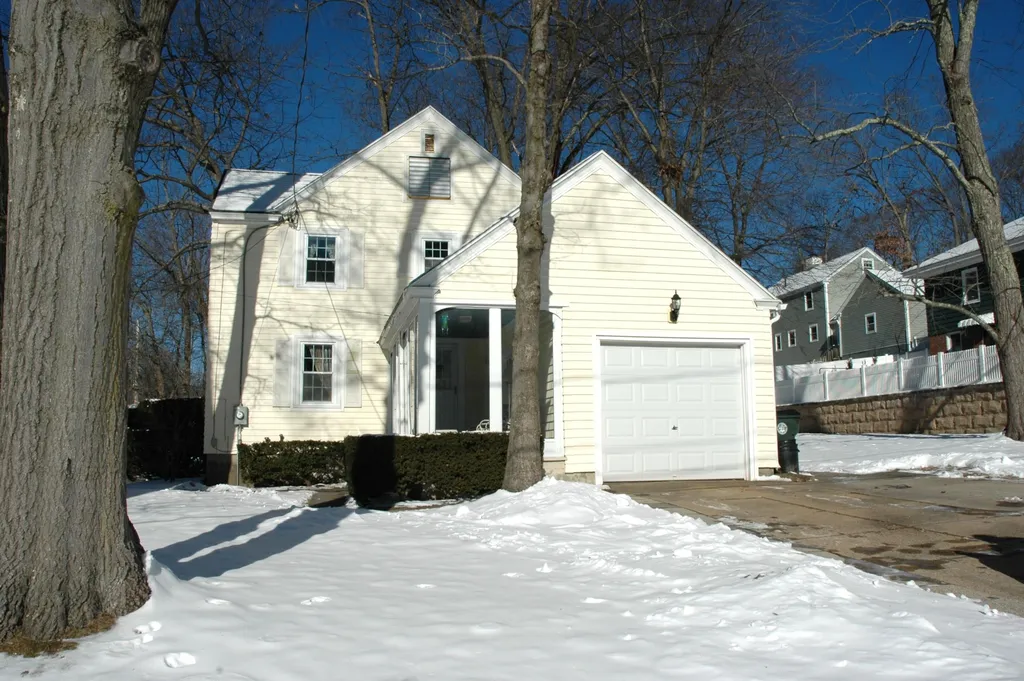 925 Belmont Street Manchester NH 03104