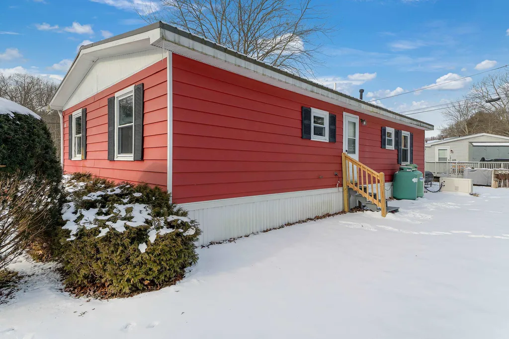 28 Caincrest Road York ME 03909