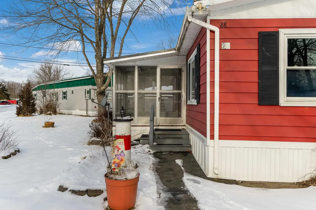 28 Caincrest Road York ME 03909