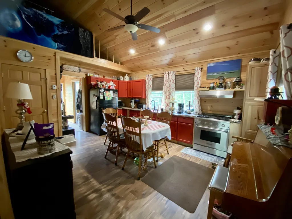 29 Colburn Road Colebrook NH 03576