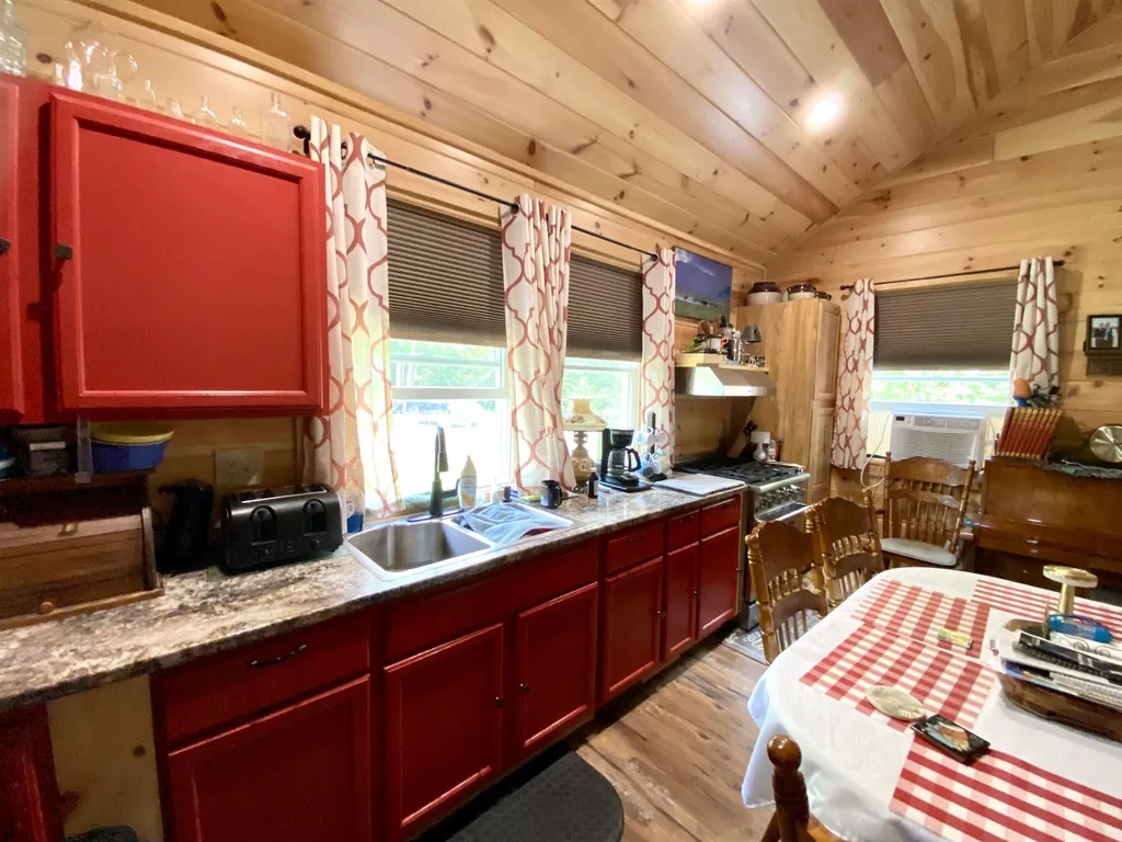 29 Colburn Road Colebrook NH 03576