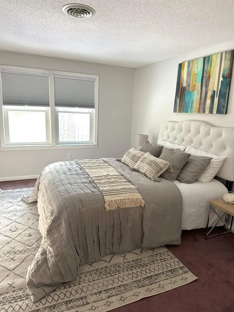 6 Mayfair Lane Nashua NH 03063