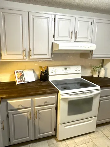 6 Mayfair Lane Nashua NH 03063