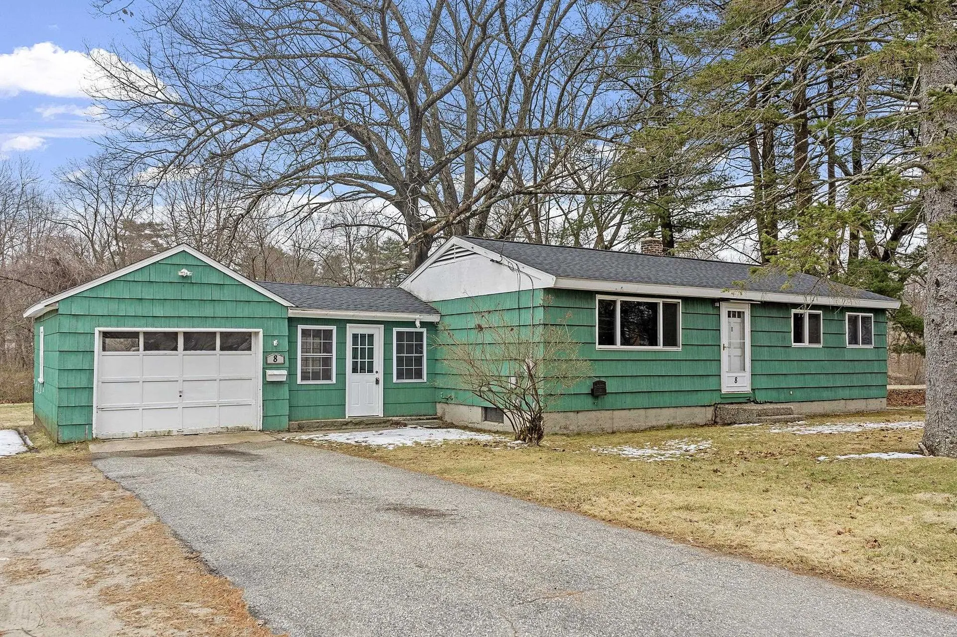 8 Archery Lane Nashua NH 03060