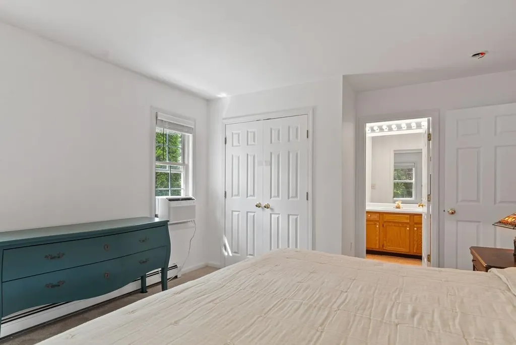 77 Acorn Street Hartford VT 05001