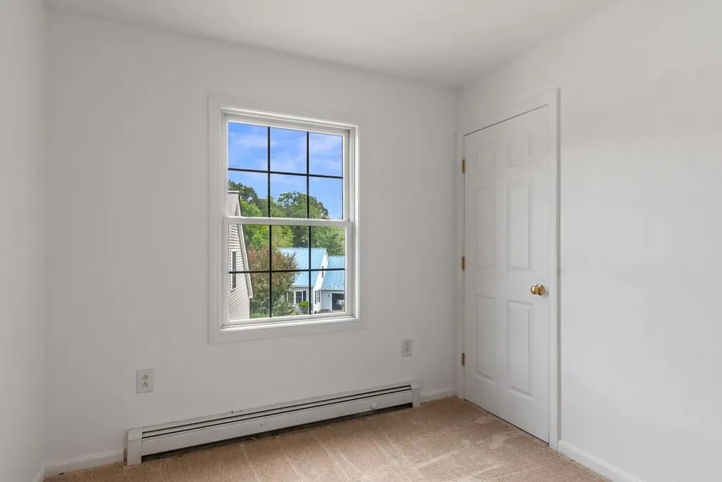 77 Acorn Street Hartford VT 05001