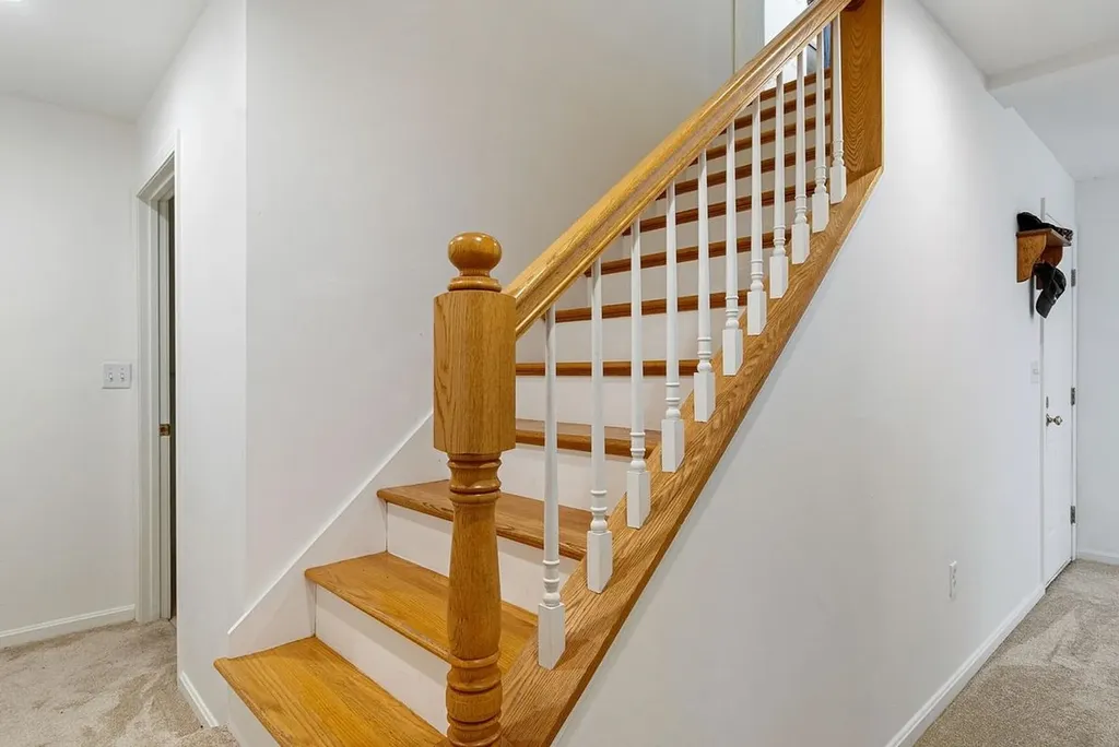 77 Acorn Street Hartford VT 05001