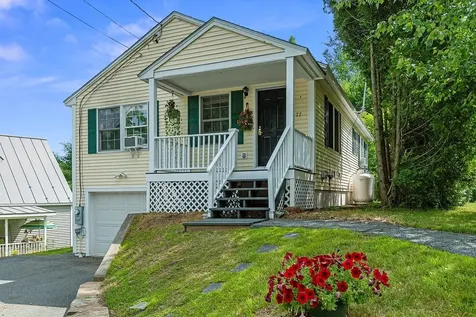 77 Acorn Street Hartford VT 05001