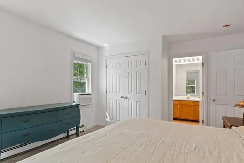 77 Acorn Street Hartford VT 05001