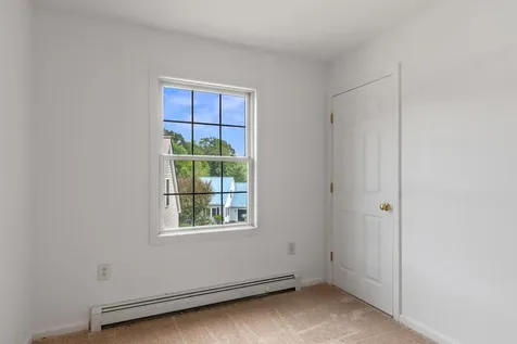 77 Acorn Street Hartford VT 05001