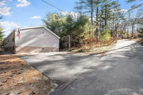 22 Marilyn Drive Allenstown NH 03275
