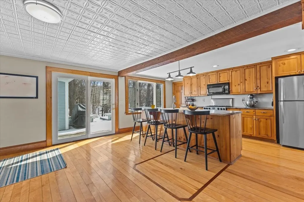 84 Richmond Road Hinesburg VT 05461