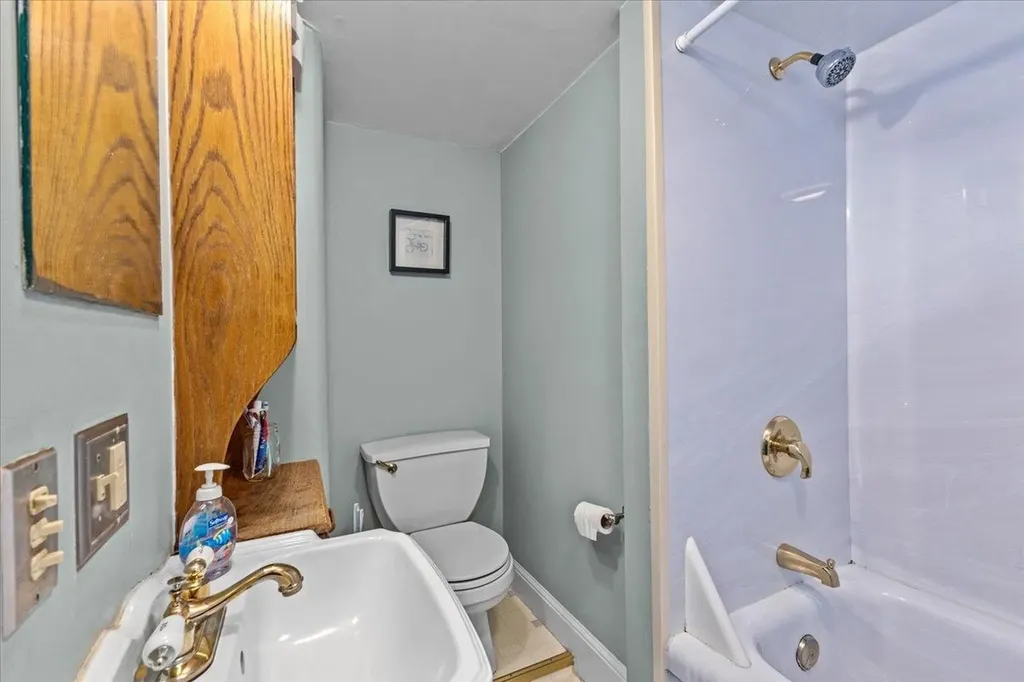 84 Richmond Road Hinesburg VT 05461