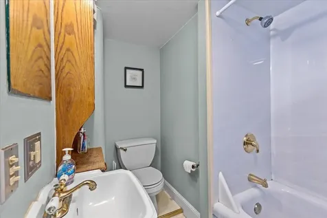 84 Richmond Road Hinesburg VT 05461