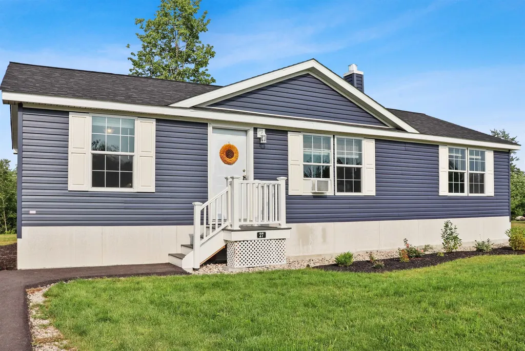 27 Margarets Way Ossipee NH 03864