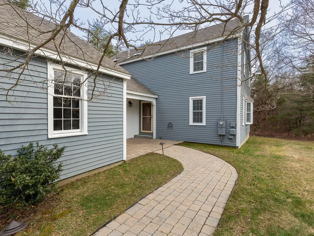 8 Falls Way Durham NH 03824
