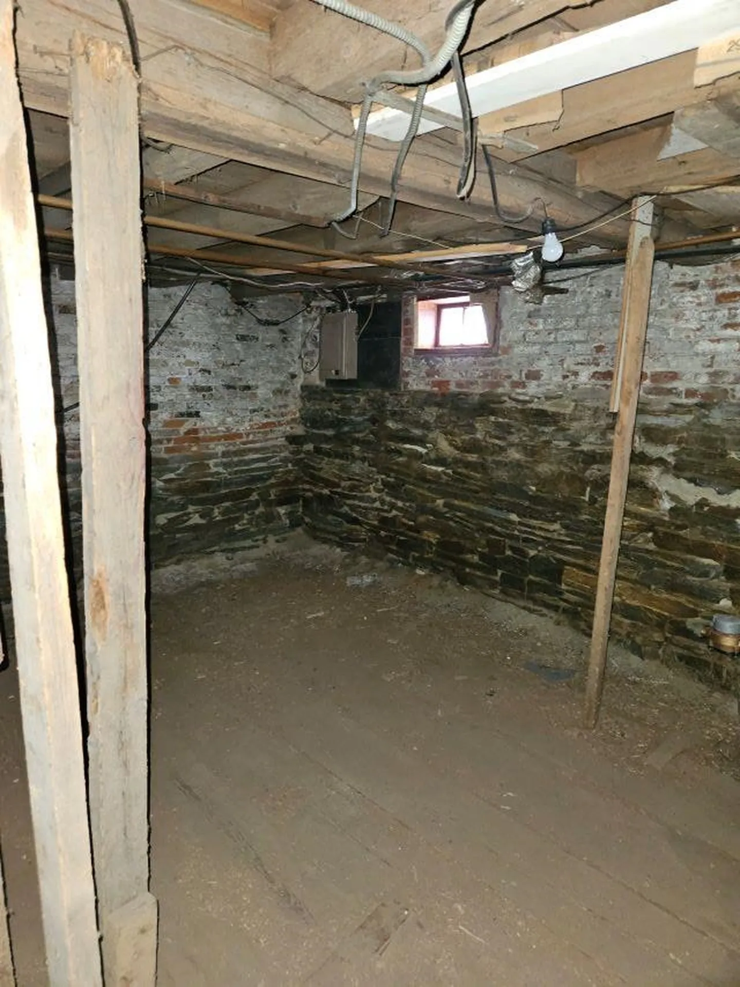 32 Wall Street Claremont NH 03743