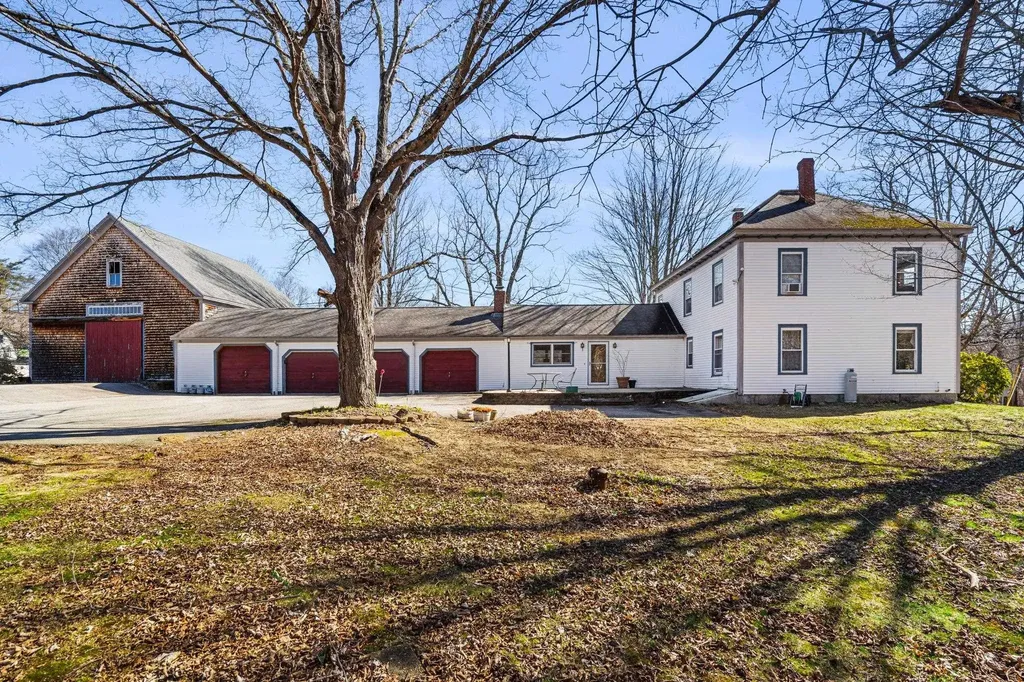 38 N. Main Street Newton NH 03858