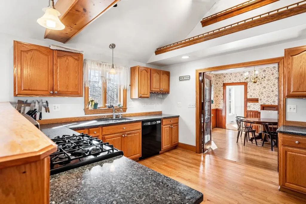 38 N. Main Street Newton NH 03858