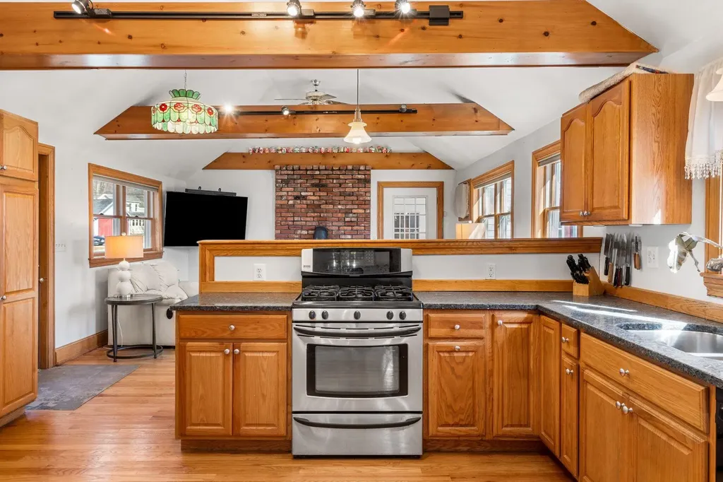 38 N. Main Street Newton NH 03858
