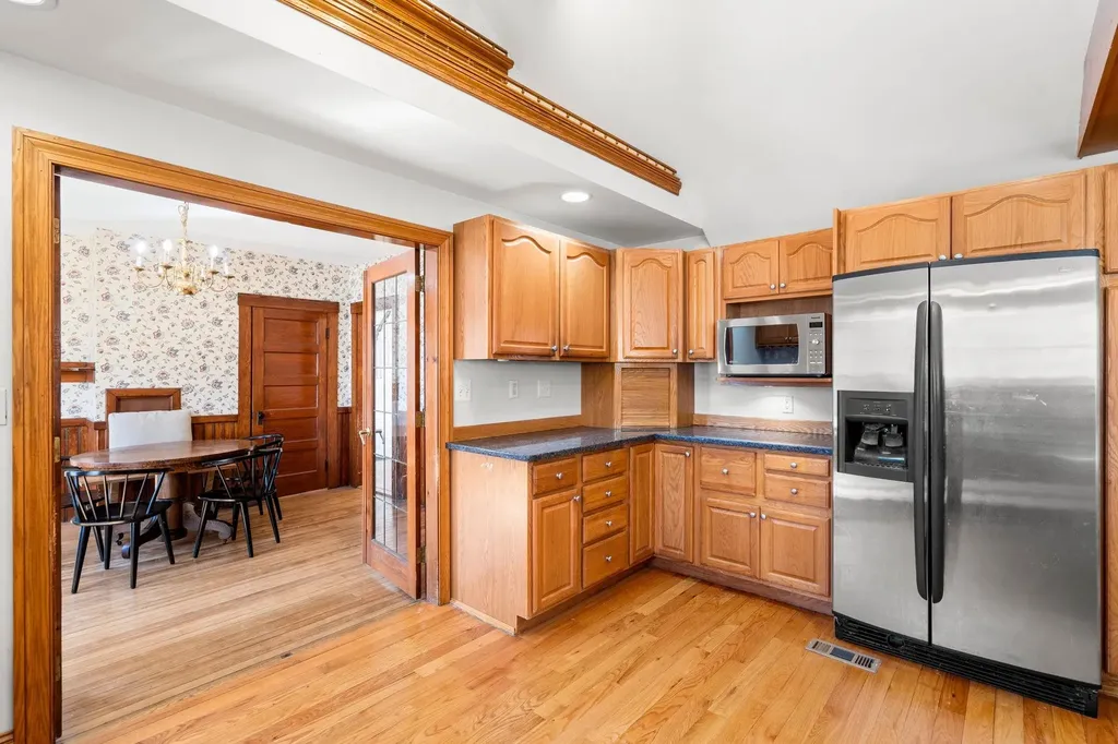 38 N. Main Street Newton NH 03858