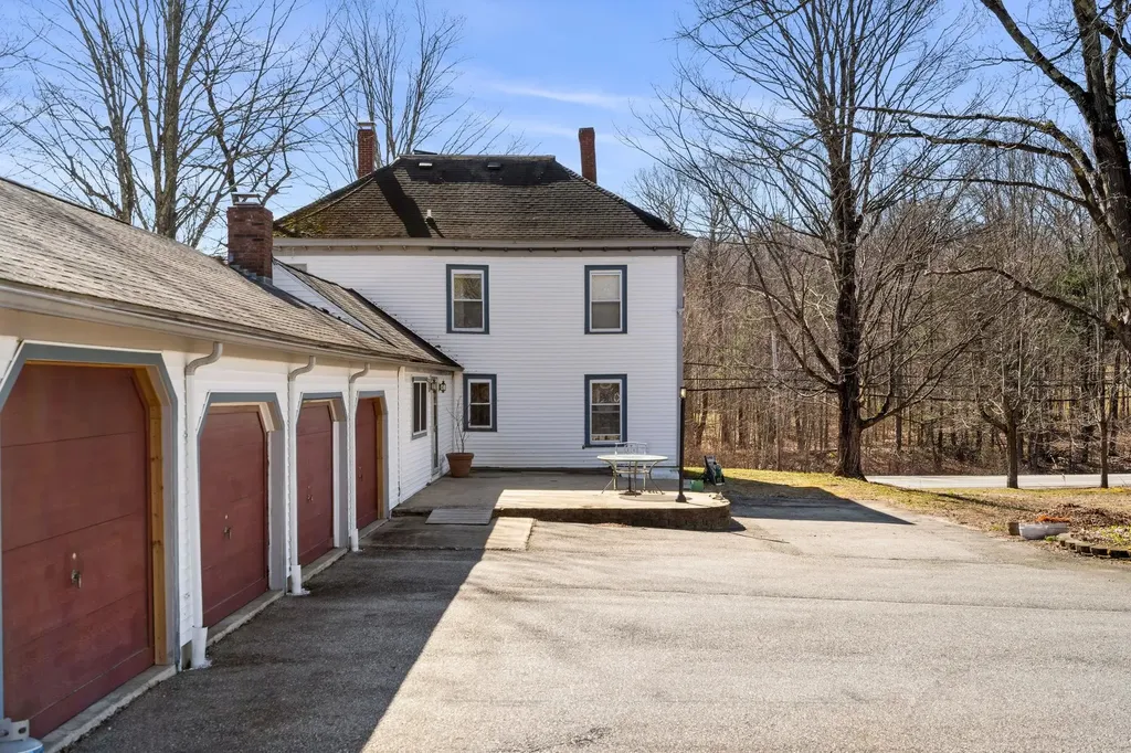 38 N. Main Street Newton NH 03858