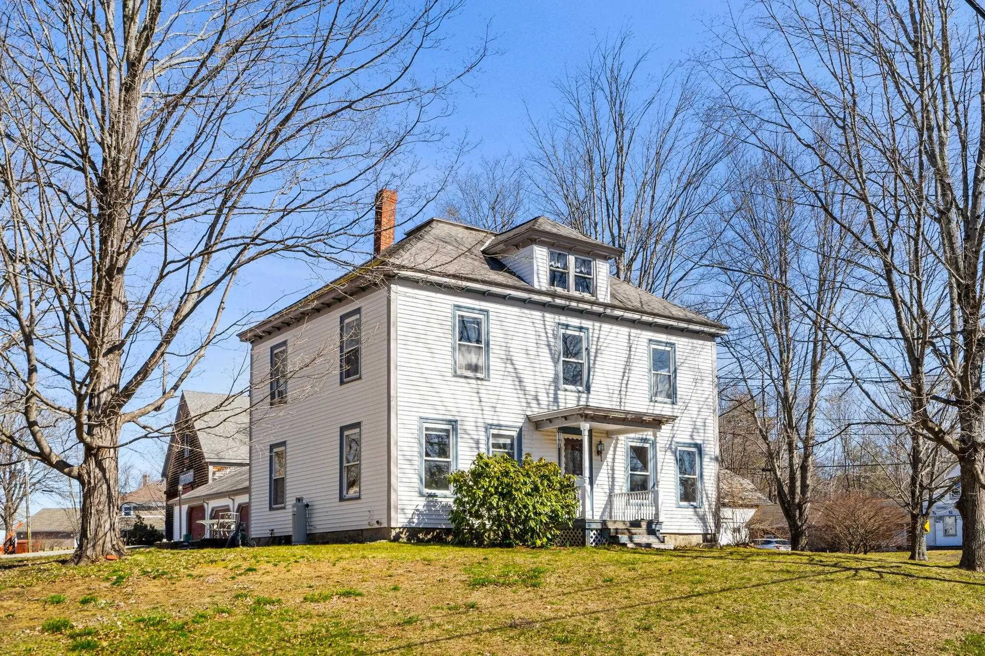 38 N. Main Street Newton NH 03858