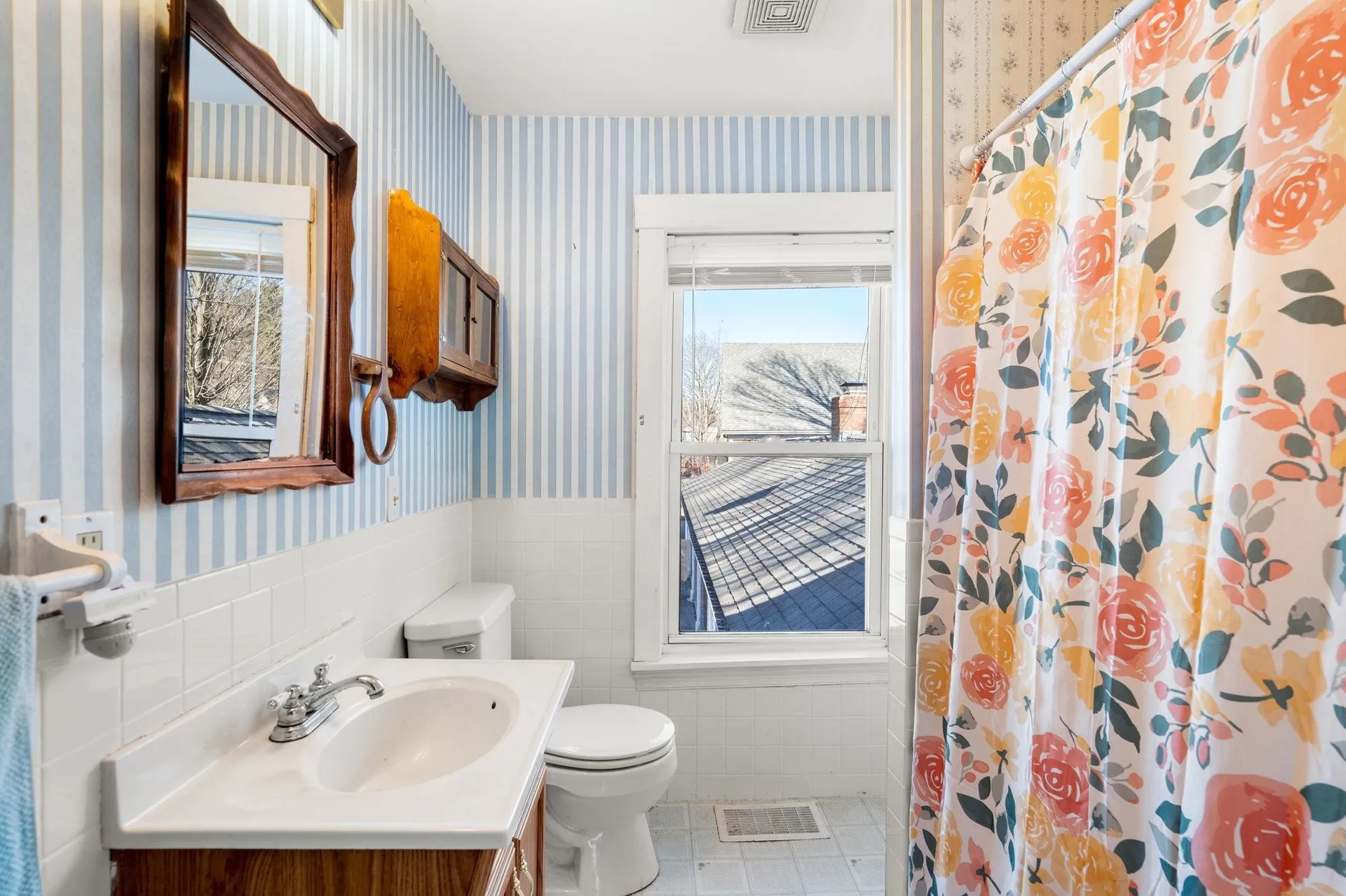38 N. Main Street Newton NH 03858