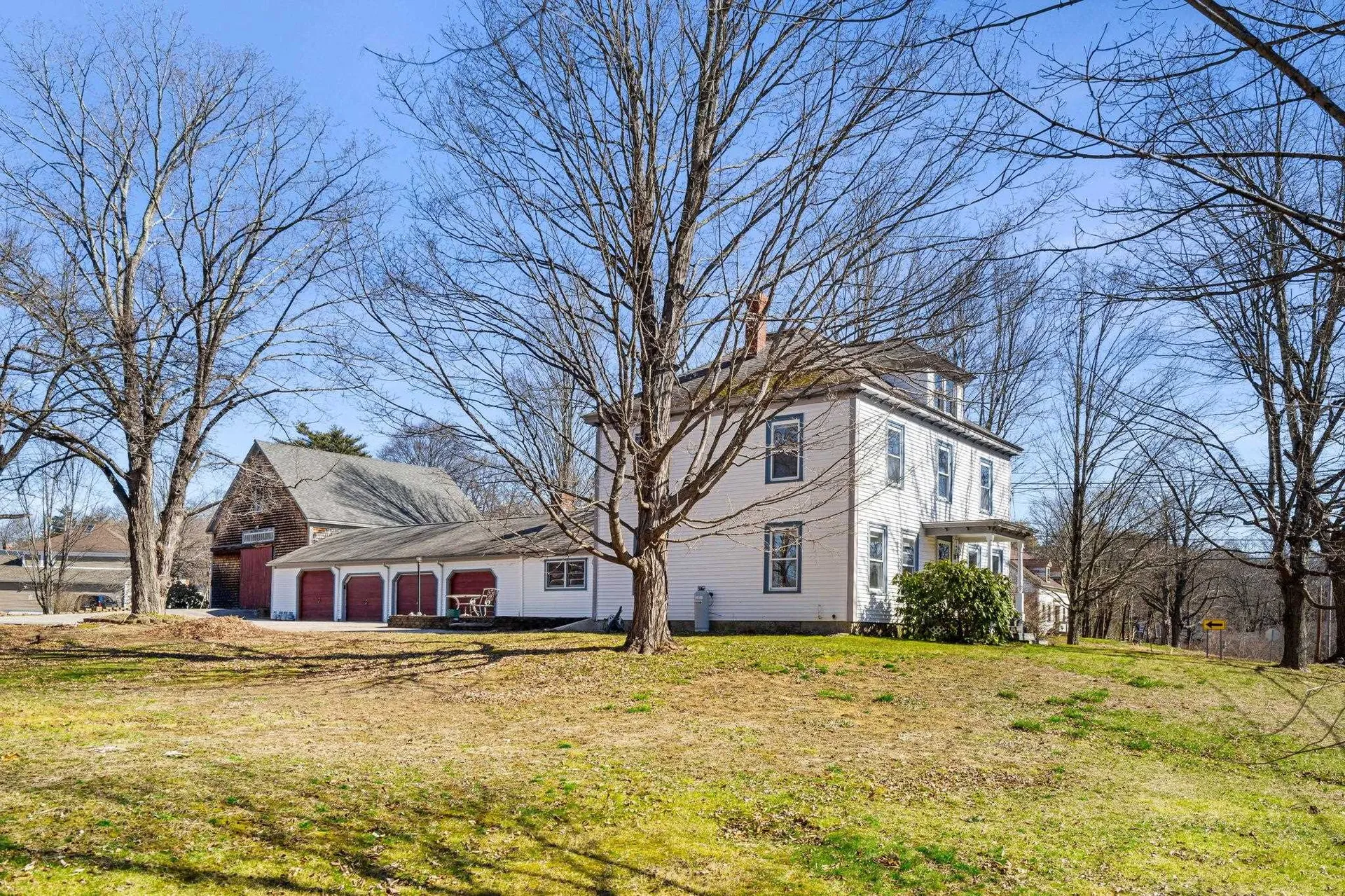 38 N. Main Street Newton NH 03858