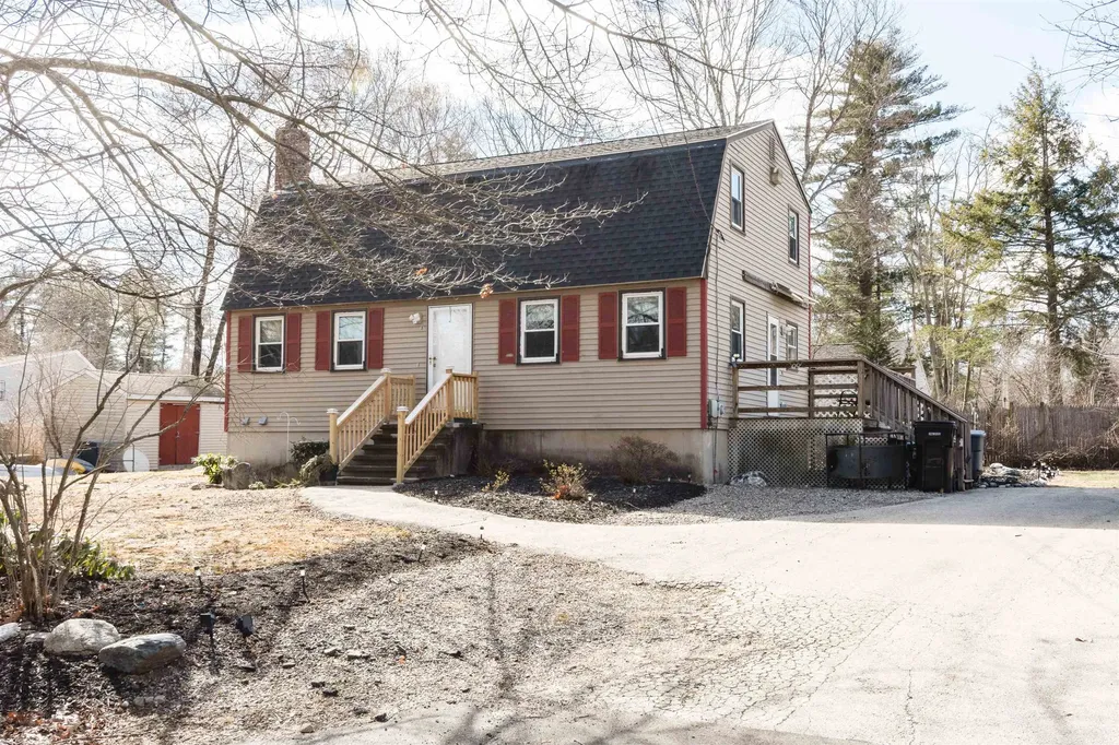 8 Edwards Street Salem NH 03079