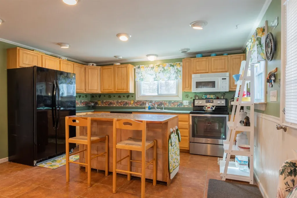 8 Edwards Street Salem NH 03079