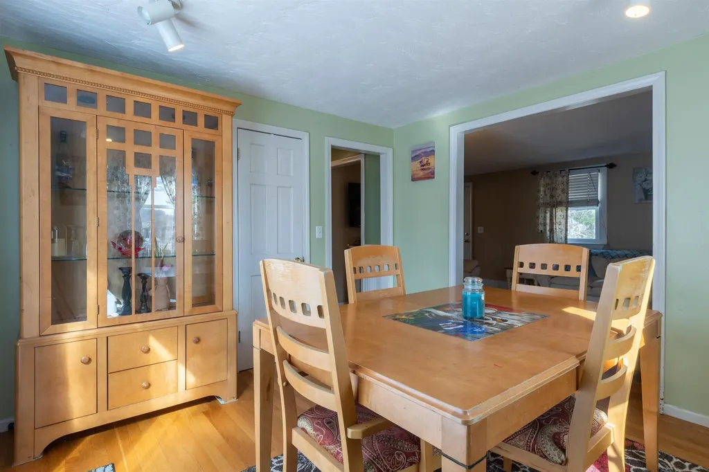 8 Edwards Street Salem NH 03079