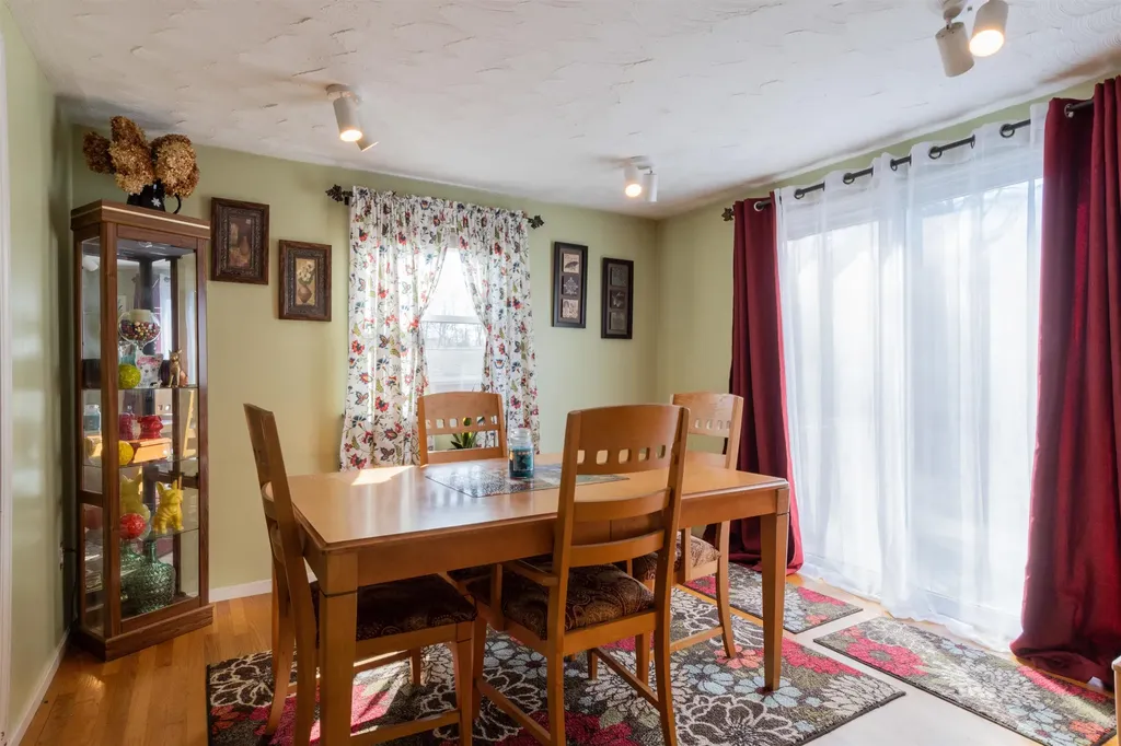8 Edwards Street Salem NH 03079