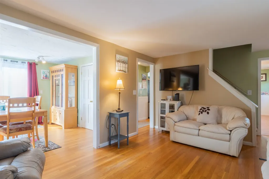 8 Edwards Street Salem NH 03079