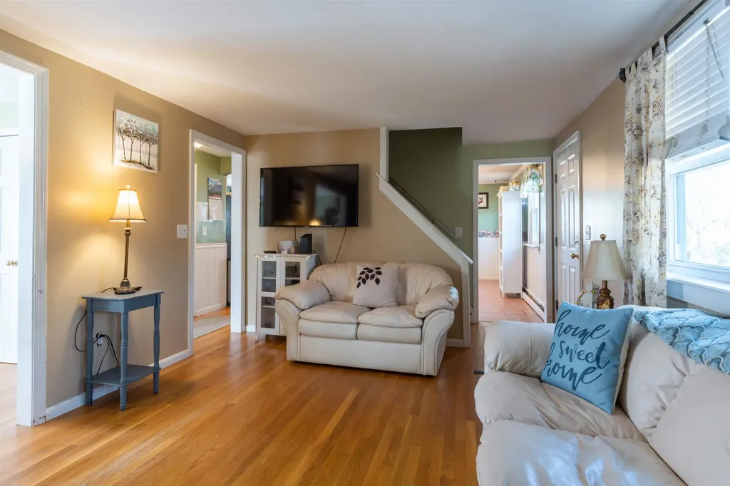 8 Edwards Street Salem NH 03079