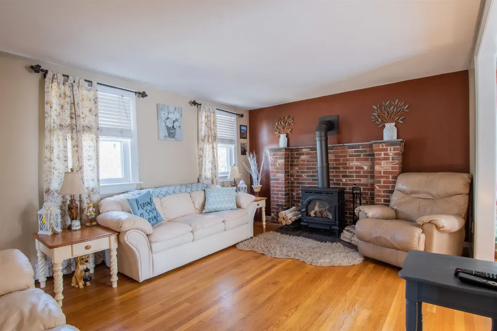 8 Edwards Street Salem NH 03079