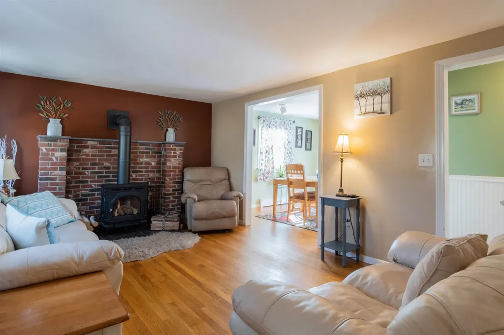 8 Edwards Street Salem NH 03079